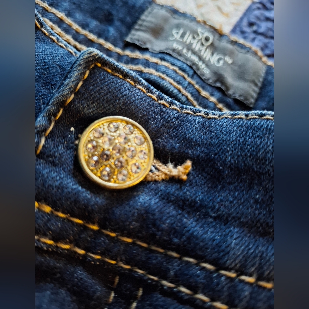 Chico's So Slimming Jeweled Jean Crop Pants Insm 26" Waist 30" Mid-rise Pre-own - Picture 6 of 13